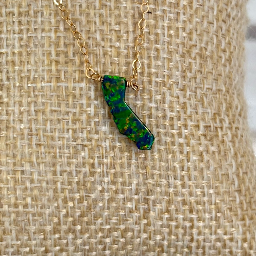 Cali love💛  California green opal & gold tone chain necklace NEVER WORN